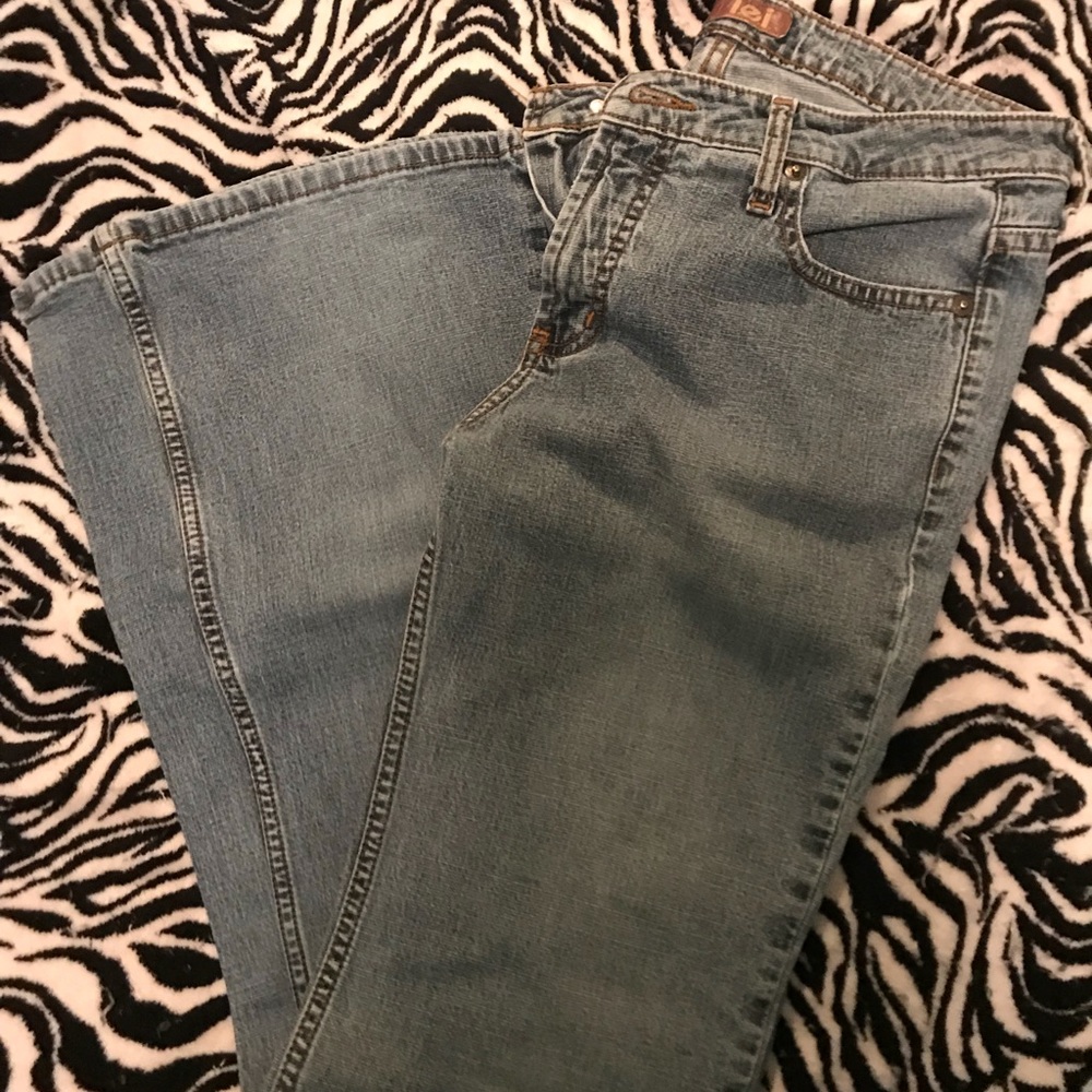 Lei light wash flare jeans